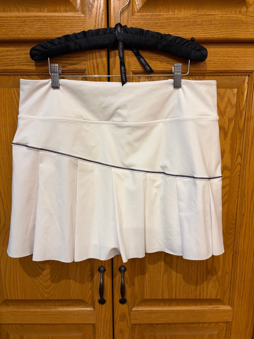 Athleta White Pleated Tennis Skirt with Contrast Trim